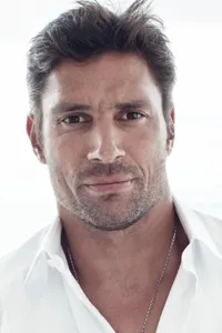 Manu Bennett